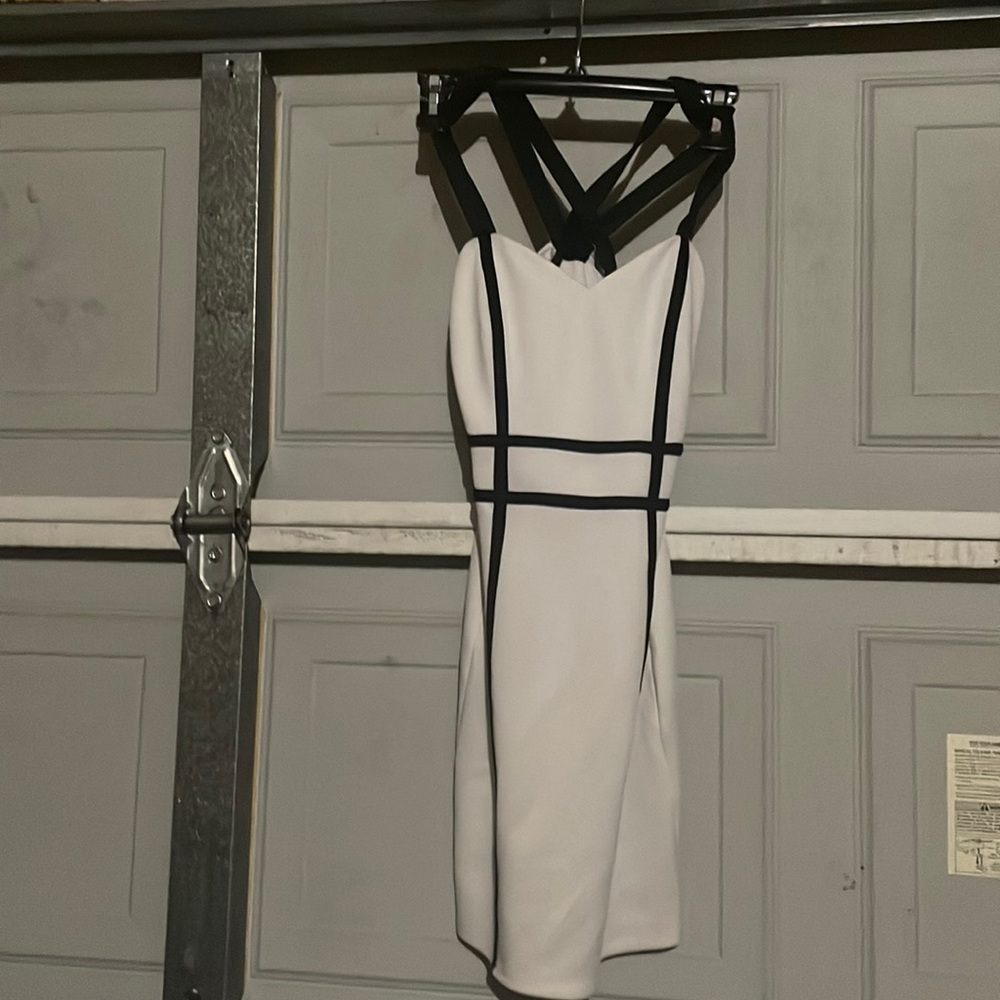 I’m selling this black and white dress
